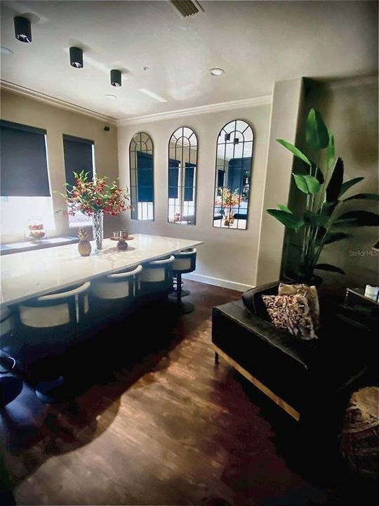 Activo con contrato: $689,900 (3 camas, 2 baños, 1884 Pies cuadrados)