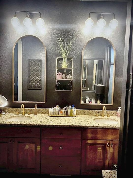 Activo con contrato: $689,900 (3 camas, 2 baños, 1884 Pies cuadrados)