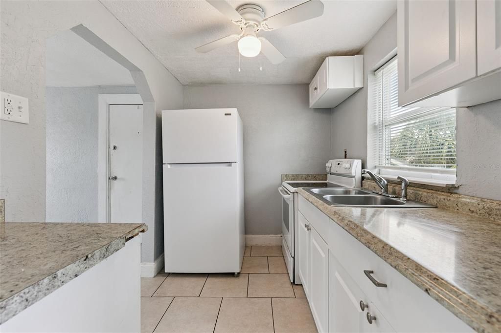 For Rent: $775 (1 beds, 1 baths, 400 Square Feet)