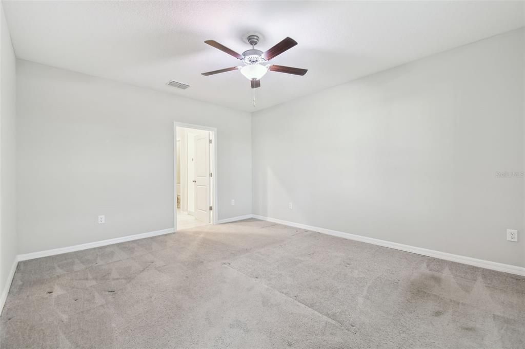 For Sale: $379,900 (5 beds, 2 baths, 2415 Square Feet)