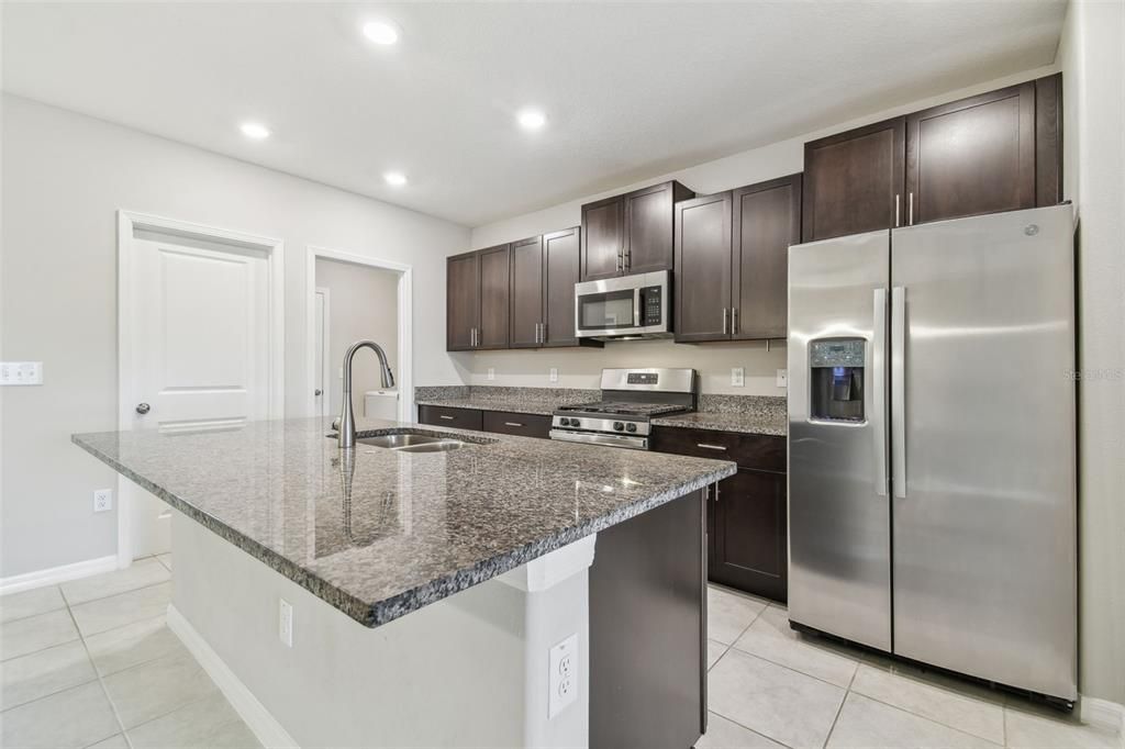 For Sale: $379,900 (5 beds, 2 baths, 2415 Square Feet)