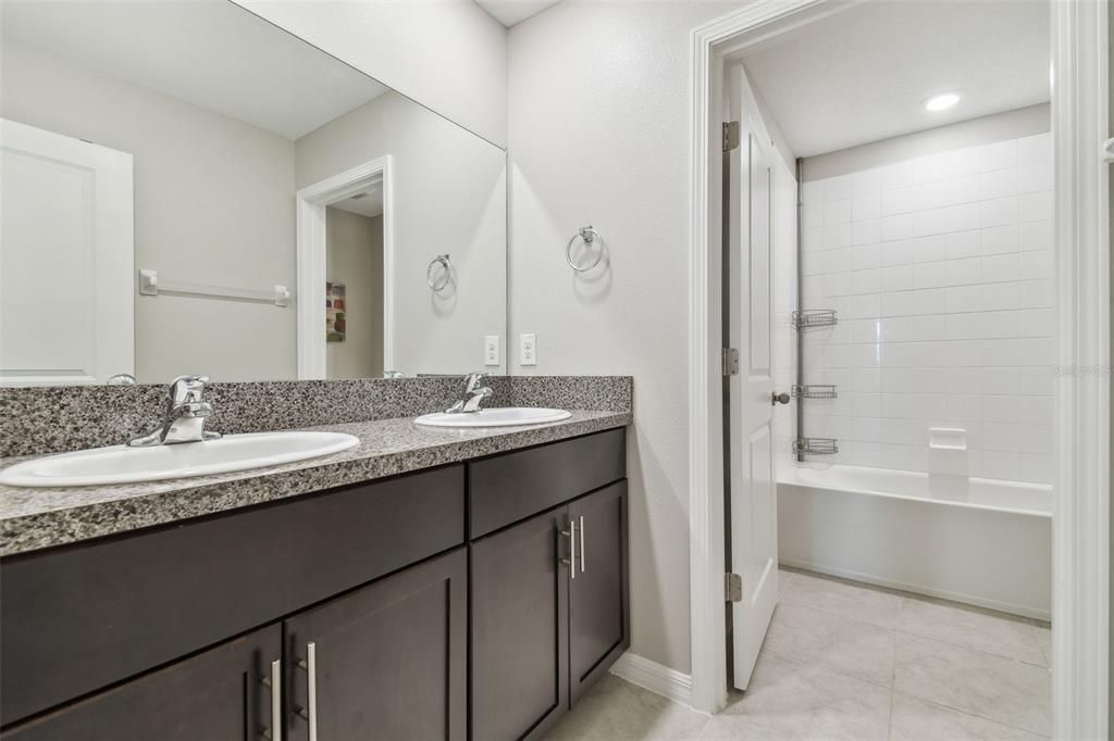 For Sale: $379,900 (5 beds, 2 baths, 2415 Square Feet)