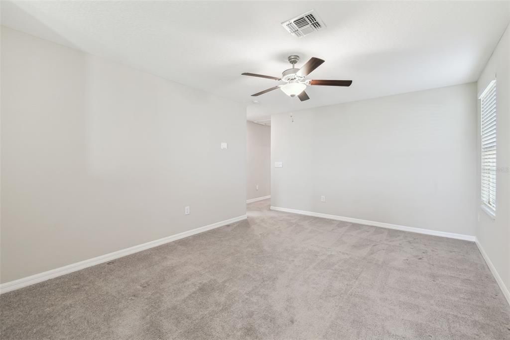 For Sale: $379,900 (5 beds, 2 baths, 2415 Square Feet)