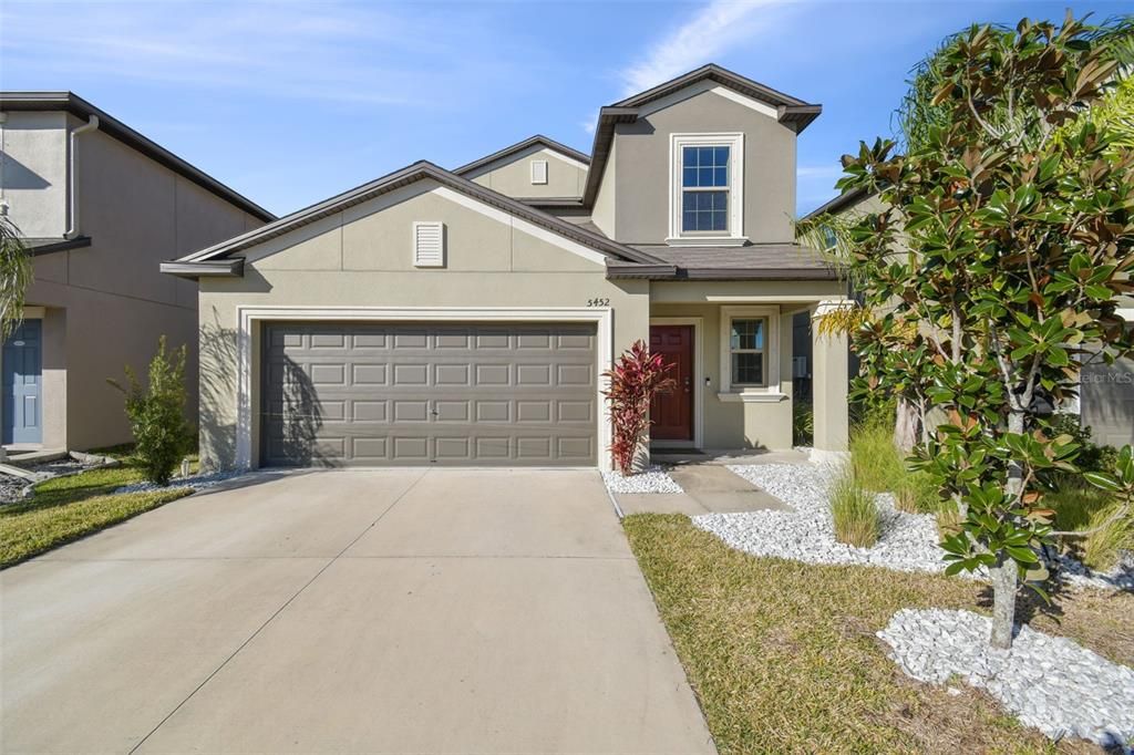 For Sale: $379,900 (5 beds, 2 baths, 2415 Square Feet)