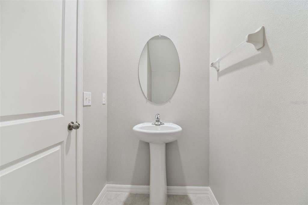 For Sale: $379,900 (5 beds, 2 baths, 2415 Square Feet)