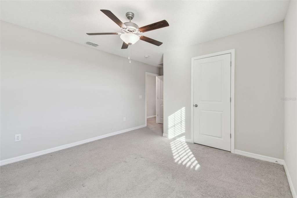 For Sale: $379,900 (5 beds, 2 baths, 2415 Square Feet)