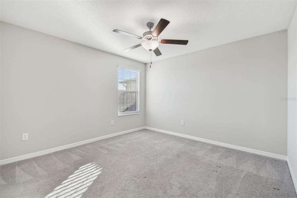 For Sale: $379,900 (5 beds, 2 baths, 2415 Square Feet)