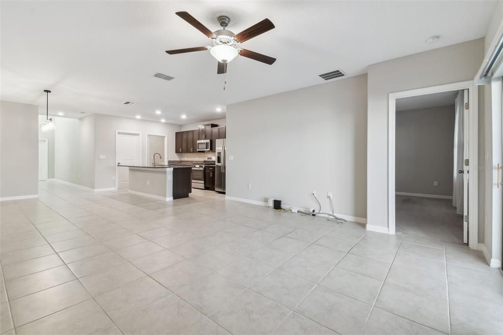 For Sale: $379,900 (5 beds, 2 baths, 2415 Square Feet)