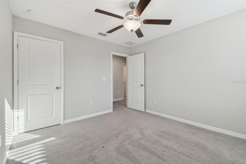 For Sale: $379,900 (5 beds, 2 baths, 2415 Square Feet)