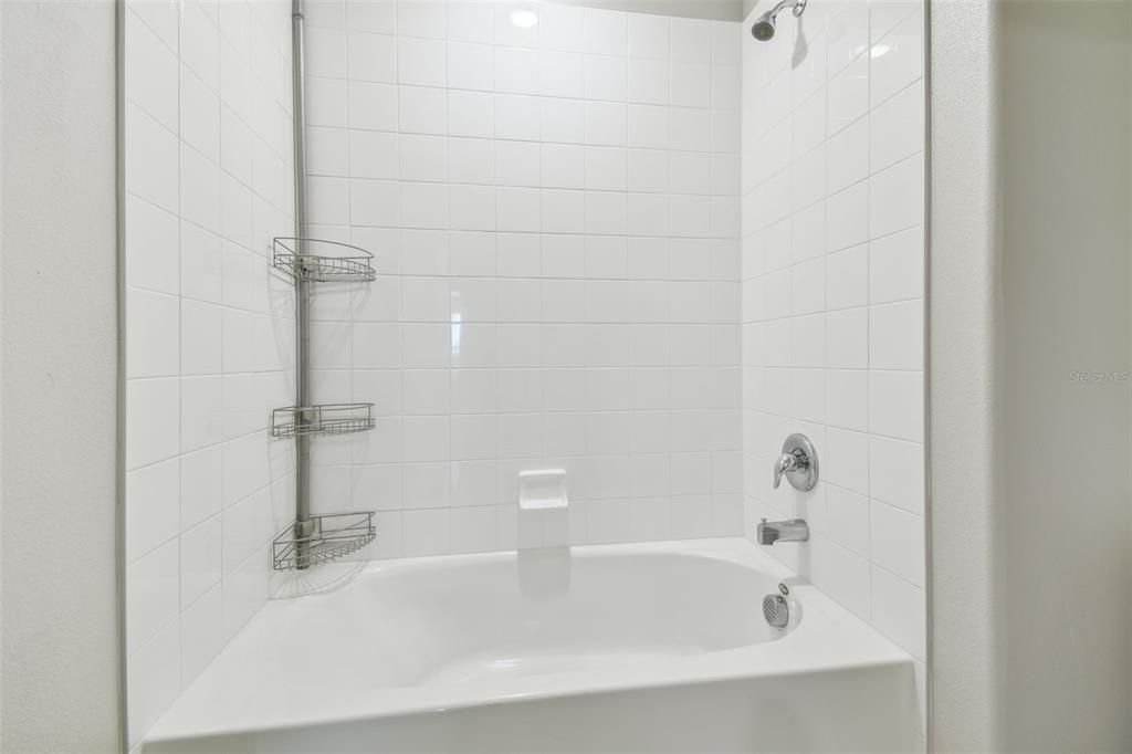 For Sale: $379,900 (5 beds, 2 baths, 2415 Square Feet)