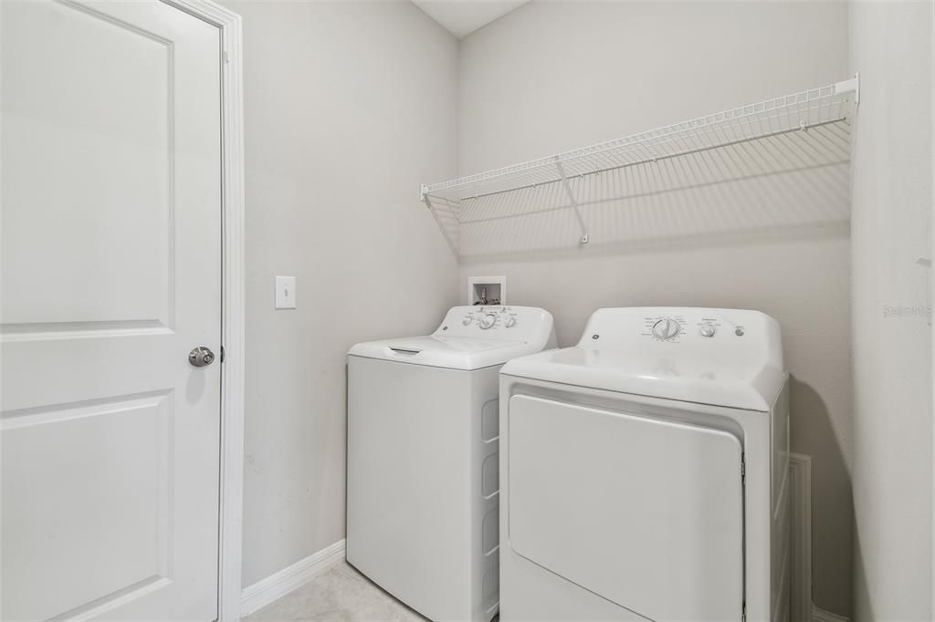 For Sale: $379,900 (5 beds, 2 baths, 2415 Square Feet)