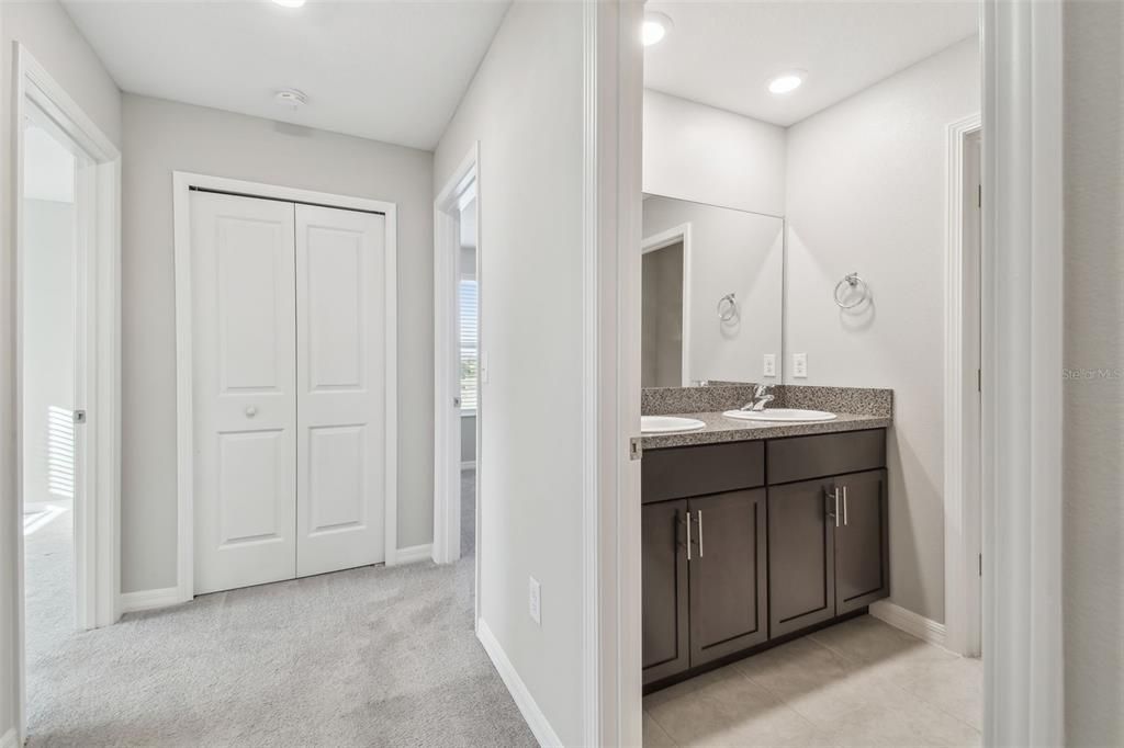 For Sale: $379,900 (5 beds, 2 baths, 2415 Square Feet)