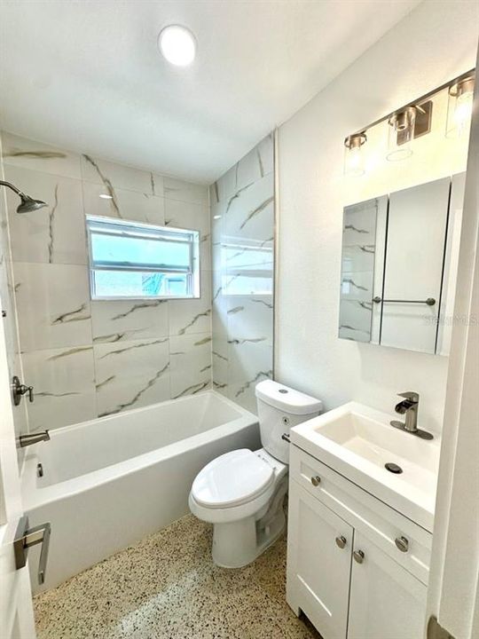 For Rent: $2,100 (1 beds, 1 baths, 585 Square Feet)
