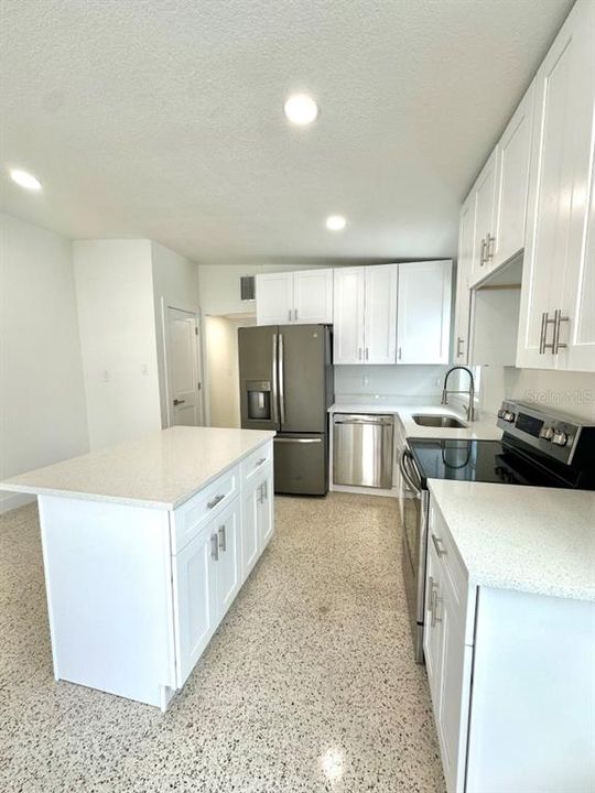 For Rent: $2,100 (1 beds, 1 baths, 585 Square Feet)