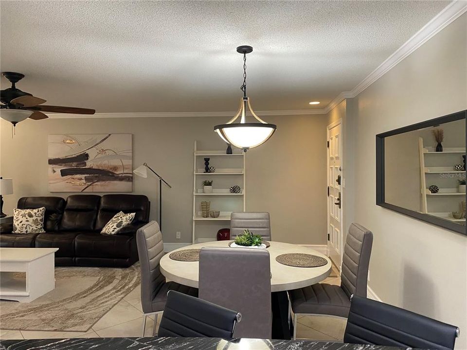 For Sale: $285,000 (1 beds, 1 baths, 825 Square Feet)