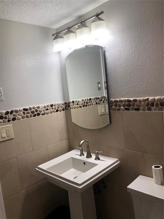 For Sale: $285,000 (1 beds, 1 baths, 825 Square Feet)