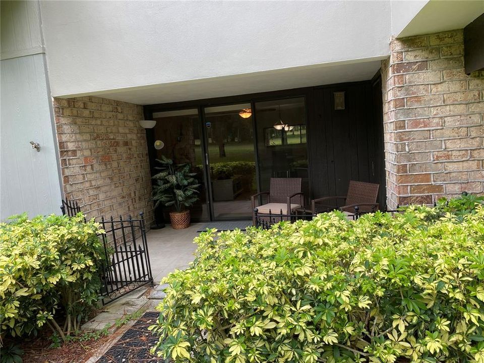 For Sale: $285,000 (1 beds, 1 baths, 825 Square Feet)