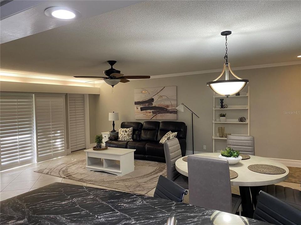 For Sale: $285,000 (1 beds, 1 baths, 825 Square Feet)
