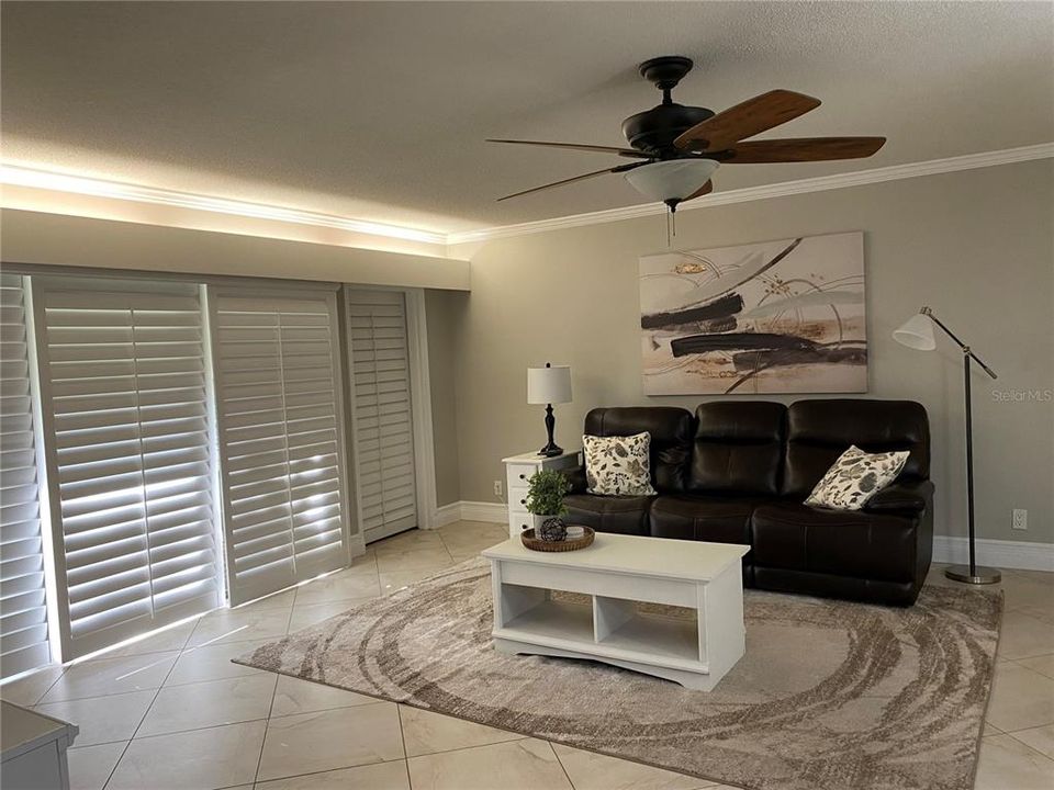 For Sale: $285,000 (1 beds, 1 baths, 825 Square Feet)