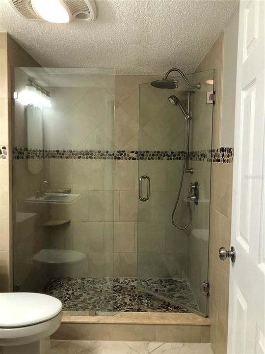 For Sale: $285,000 (1 beds, 1 baths, 825 Square Feet)