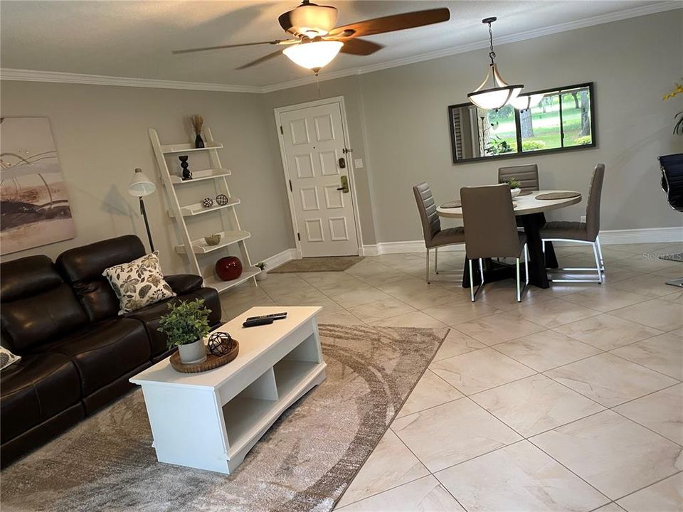 For Sale: $285,000 (1 beds, 1 baths, 825 Square Feet)