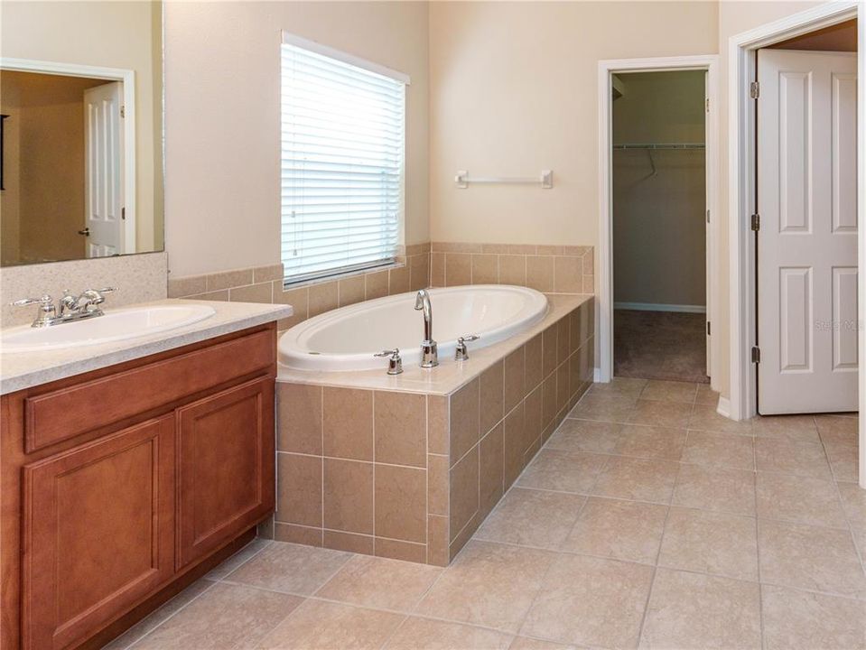 For Sale: $339,500 (4 beds, 3 baths, 2376 Square Feet)