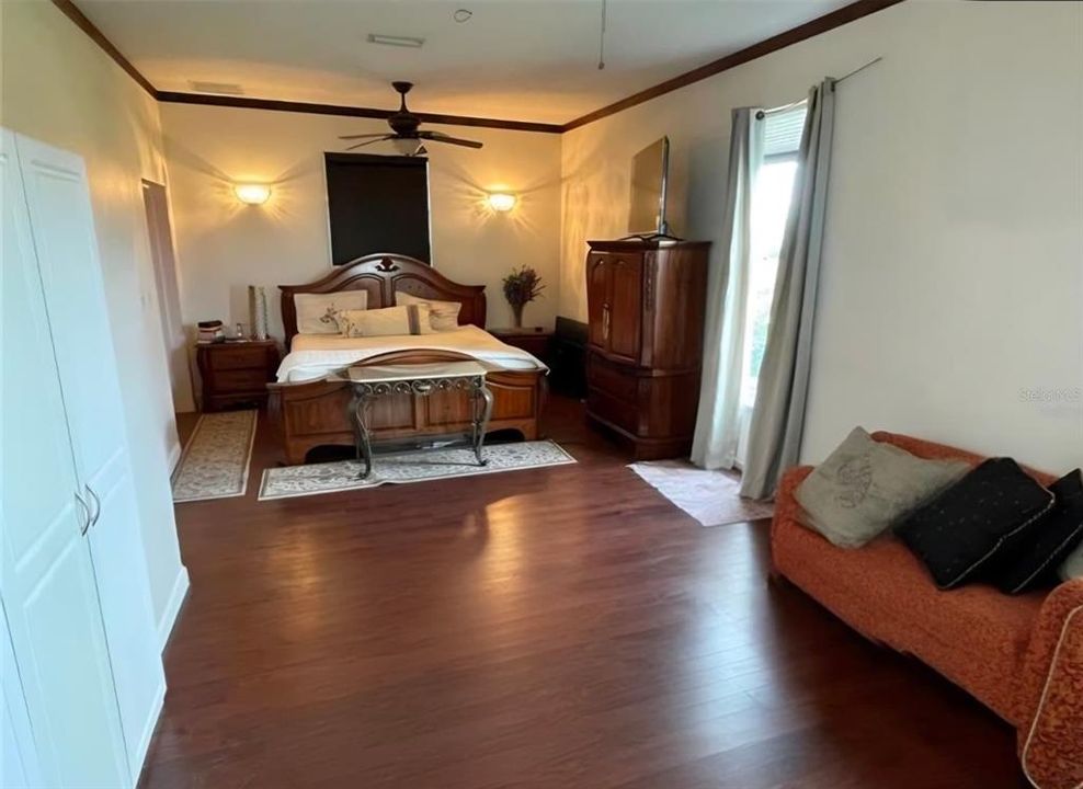 For Sale: $600,000 (4 beds, 3 baths, 2650 Square Feet)
