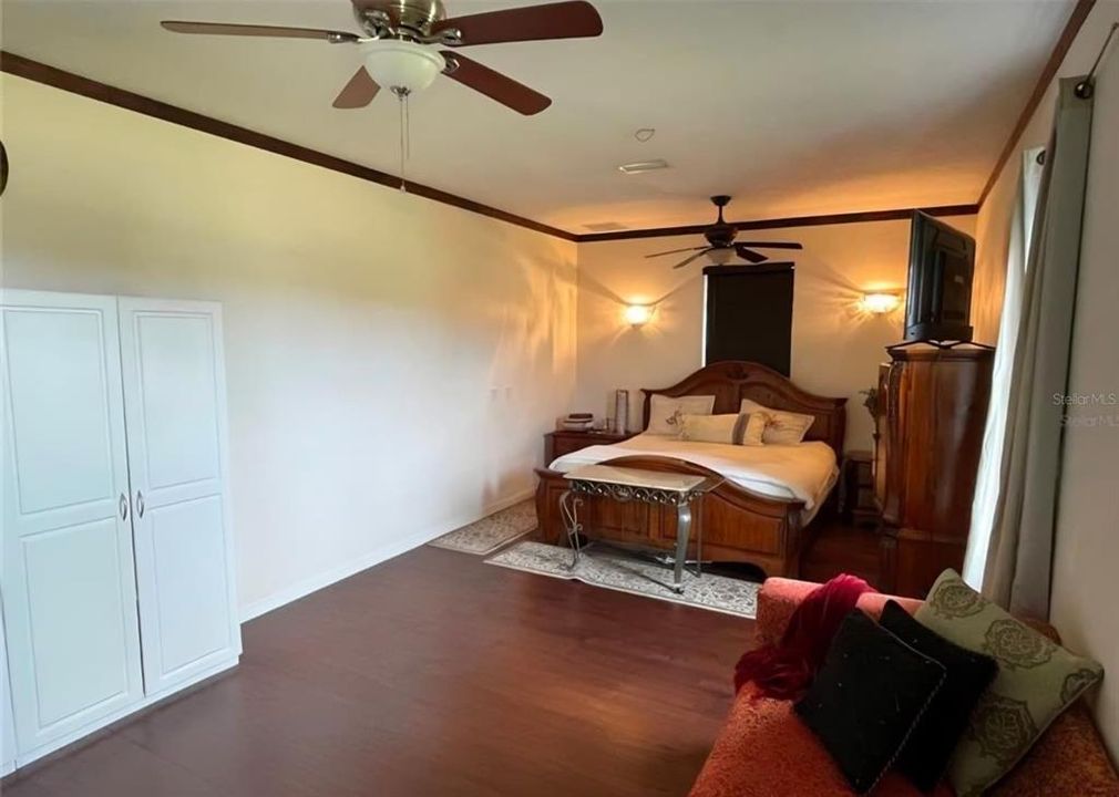 For Sale: $600,000 (4 beds, 3 baths, 2650 Square Feet)