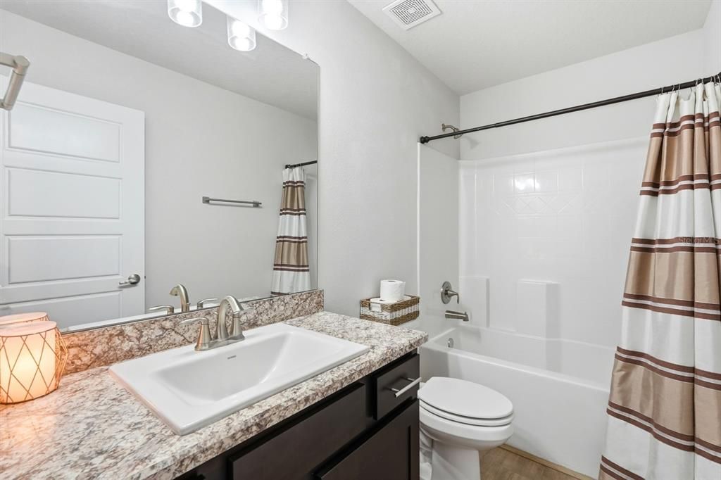 En Venta: $410,000 (4 camas, 3 baños, 2479 Pies cuadrados)