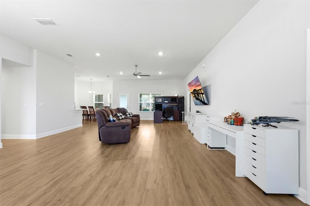 En Venta: $410,000 (4 camas, 3 baños, 2479 Pies cuadrados)