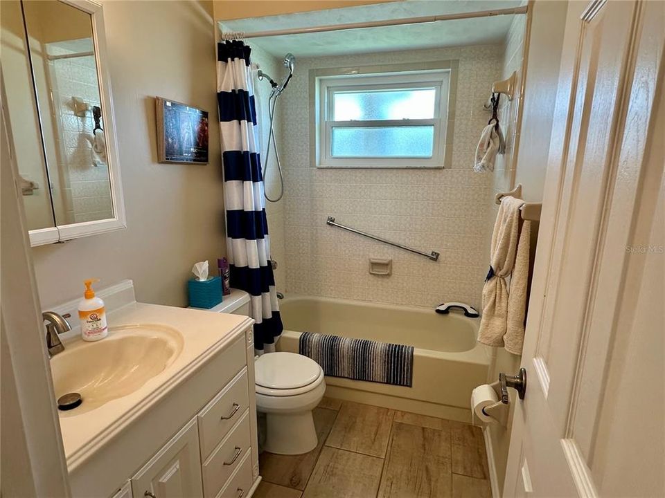 For Sale: $186,000 (2 beds, 2 baths, 1063 Square Feet)
