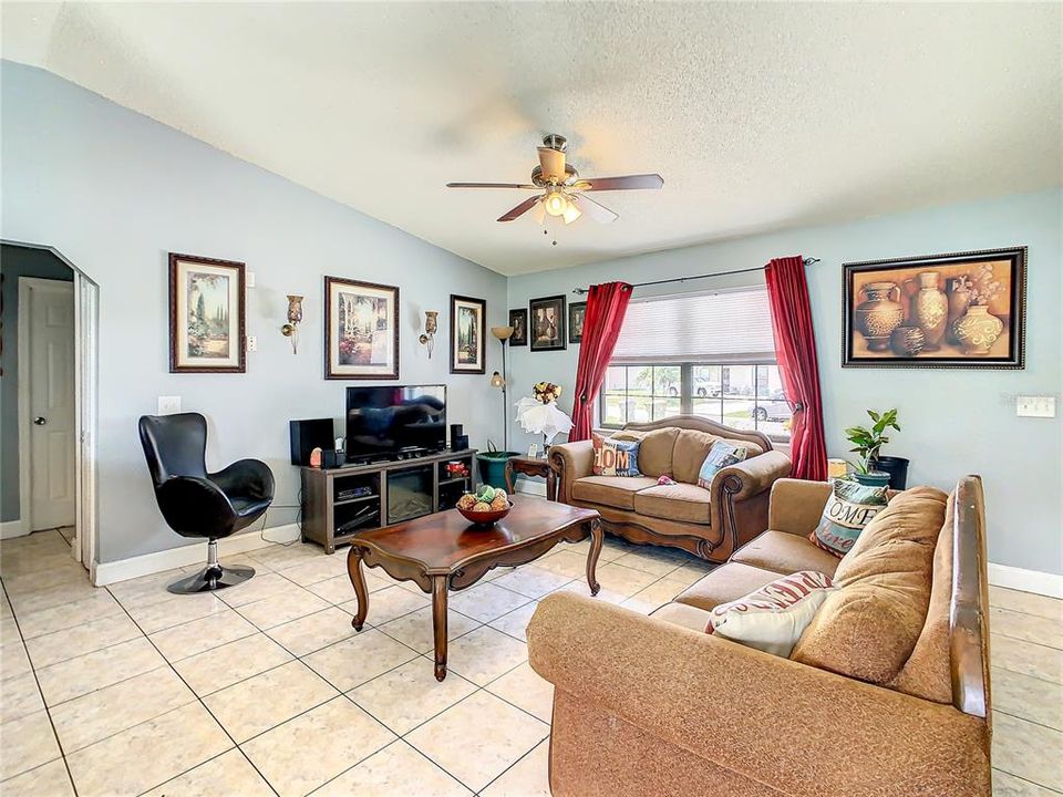В аренду: $1,850 (3 спален, 2 ванн, 1266 Квадратных фут)