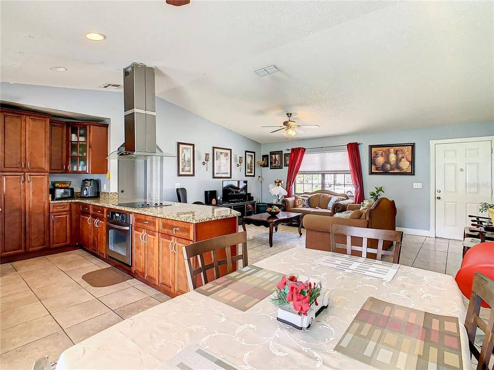 В аренду: $1,850 (3 спален, 2 ванн, 1266 Квадратных фут)