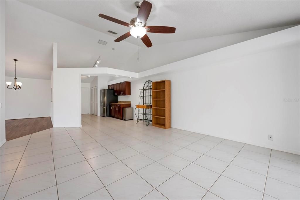 En Venta: $324,900 (3 camas, 2 baños, 1944 Pies cuadrados)