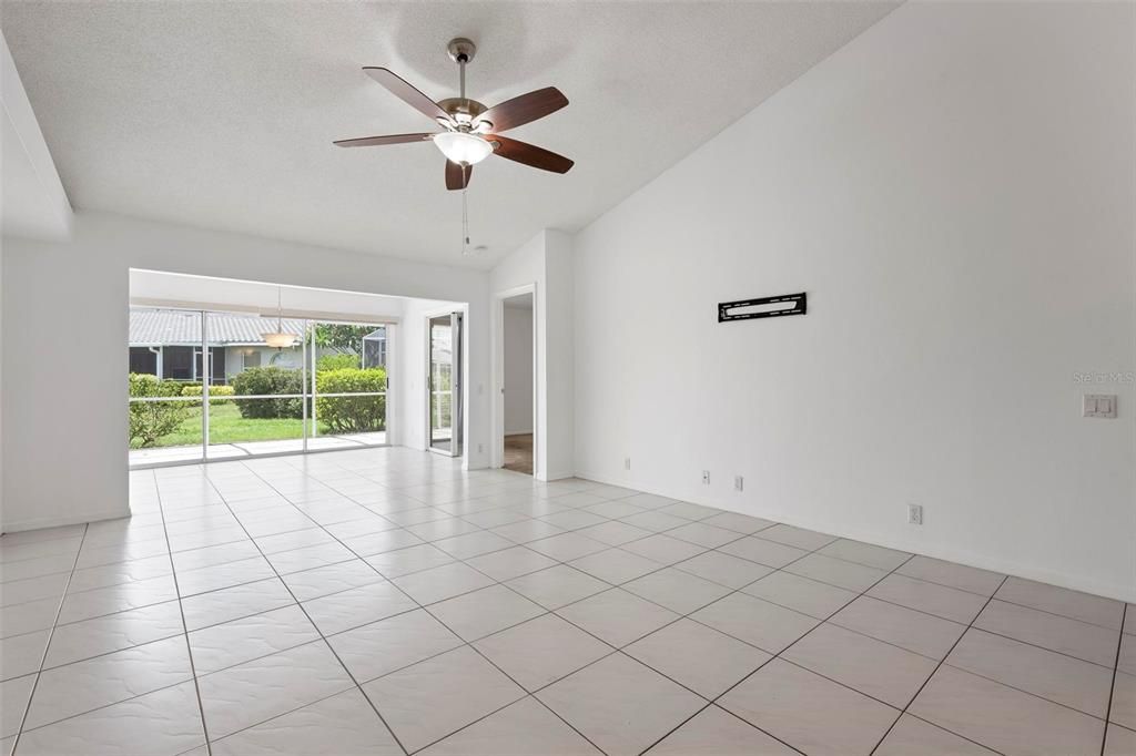 En Venta: $324,900 (3 camas, 2 baños, 1944 Pies cuadrados)
