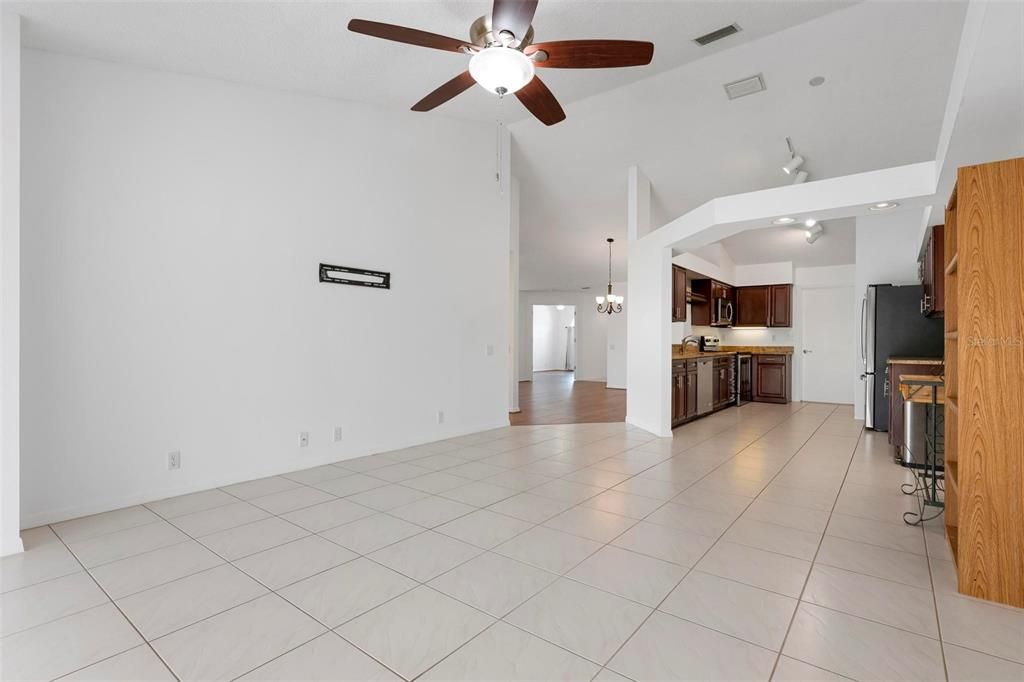 En Venta: $324,900 (3 camas, 2 baños, 1944 Pies cuadrados)