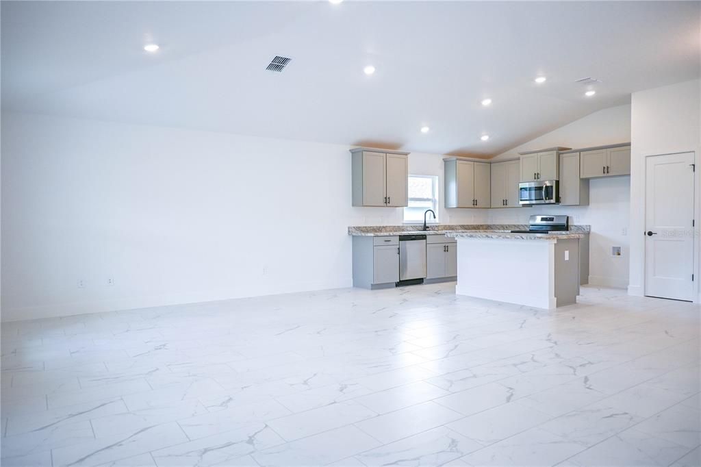 For Sale: $292,000 (3 beds, 2 baths, 1720 Square Feet)