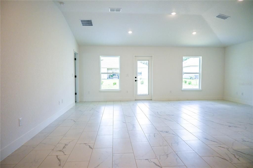 For Sale: $292,000 (3 beds, 2 baths, 1720 Square Feet)