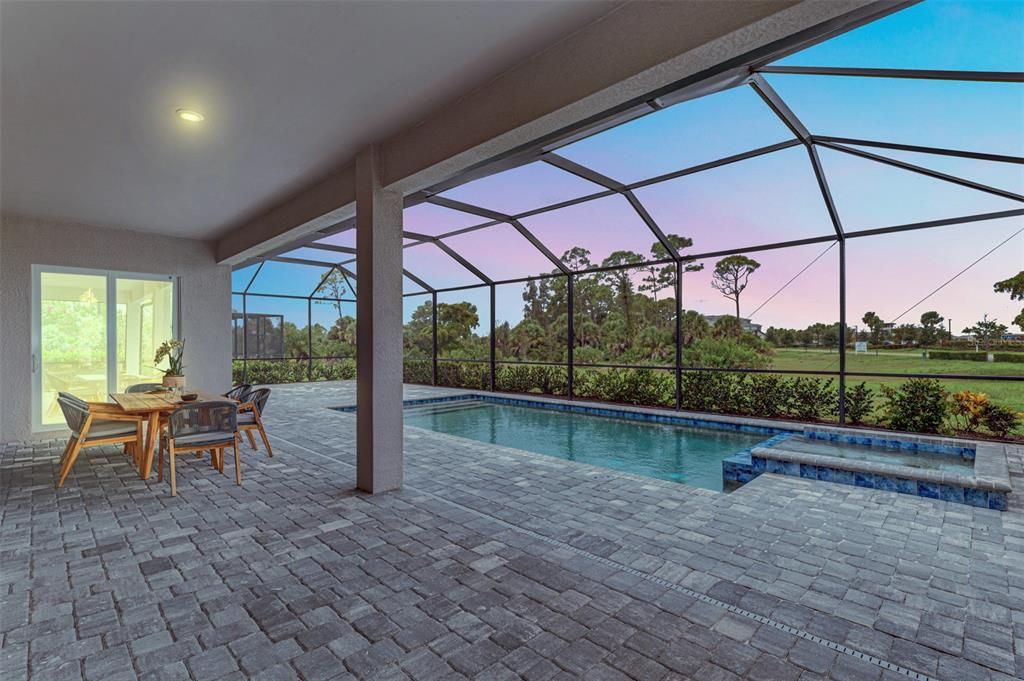 Active With Contract: $863,096 (3 beds, 3 baths, 2651 Square Feet)