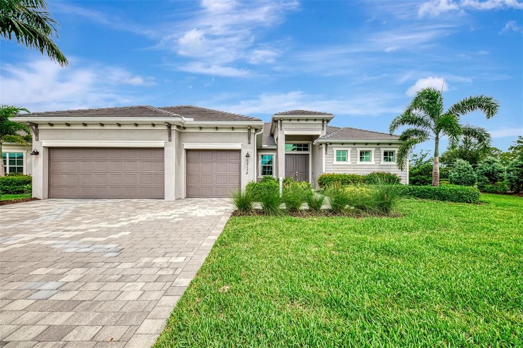 Active With Contract: $863,096 (3 beds, 3 baths, 2651 Square Feet)