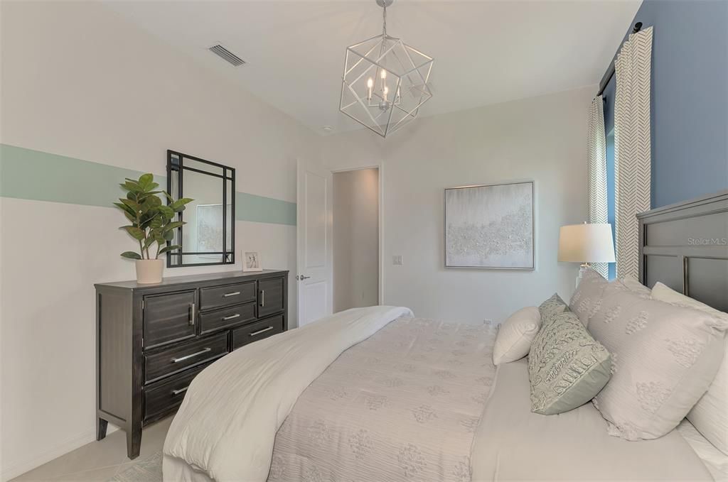 Active With Contract: $863,096 (3 beds, 3 baths, 2651 Square Feet)