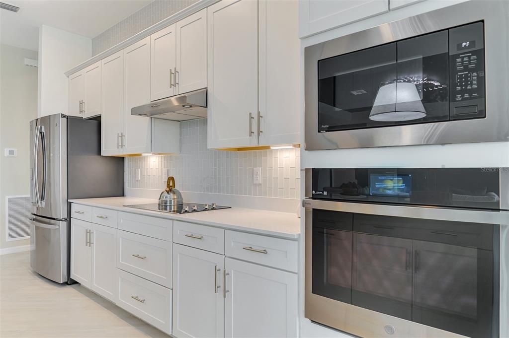 Active With Contract: $863,096 (3 beds, 3 baths, 2651 Square Feet)