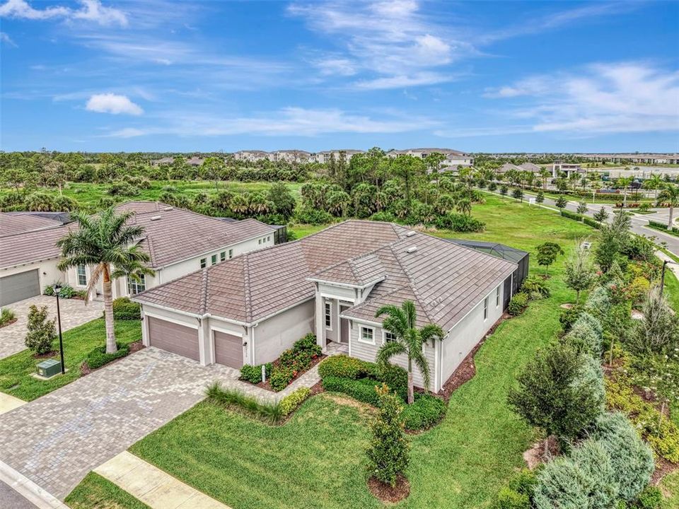 Active With Contract: $863,096 (3 beds, 3 baths, 2651 Square Feet)