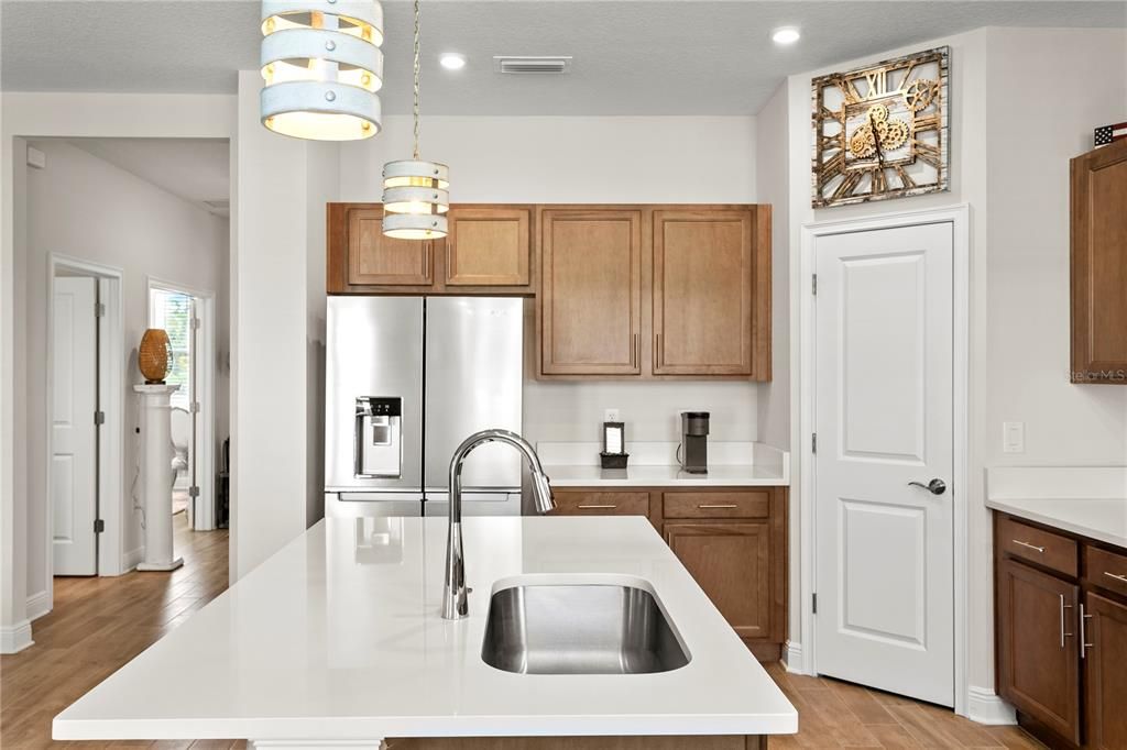 For Sale: $895,000 (4 beds, 3 baths, 2192 Square Feet)