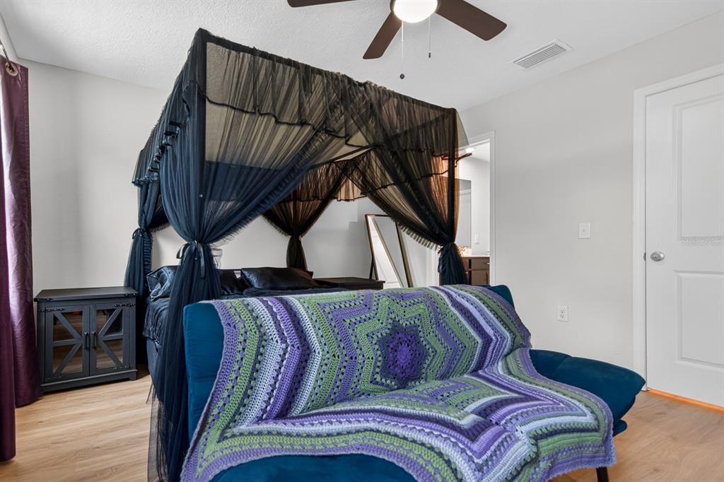 For Sale: $289,999 (3 beds, 2 baths, 1440 Square Feet)