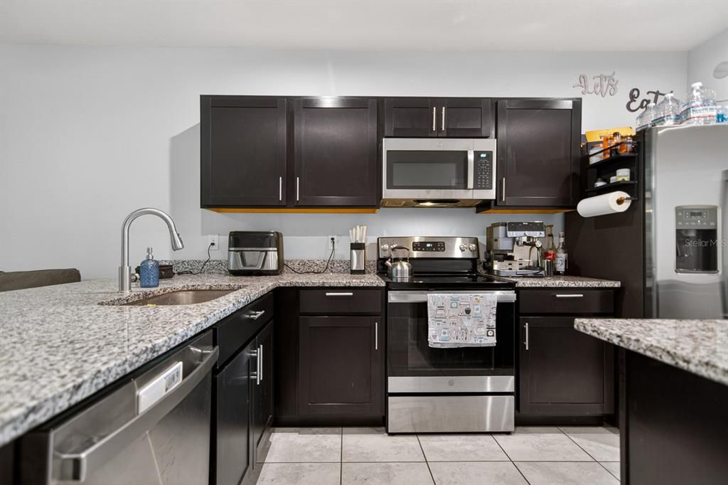 For Sale: $289,999 (3 beds, 2 baths, 1440 Square Feet)
