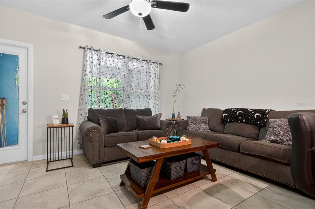For Sale: $289,999 (3 beds, 2 baths, 1440 Square Feet)
