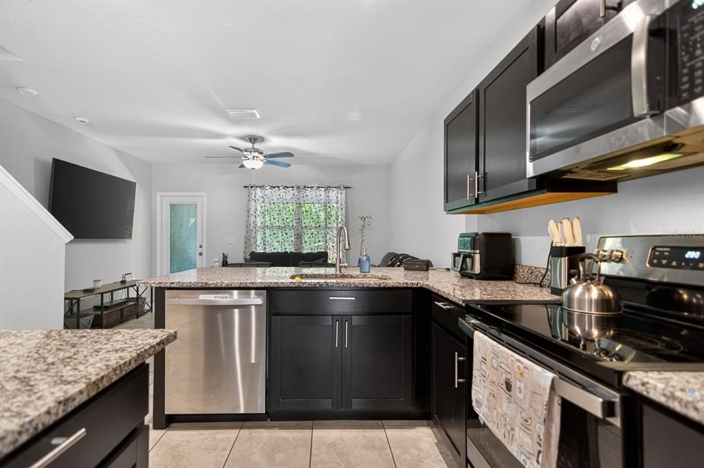 For Sale: $289,999 (3 beds, 2 baths, 1440 Square Feet)