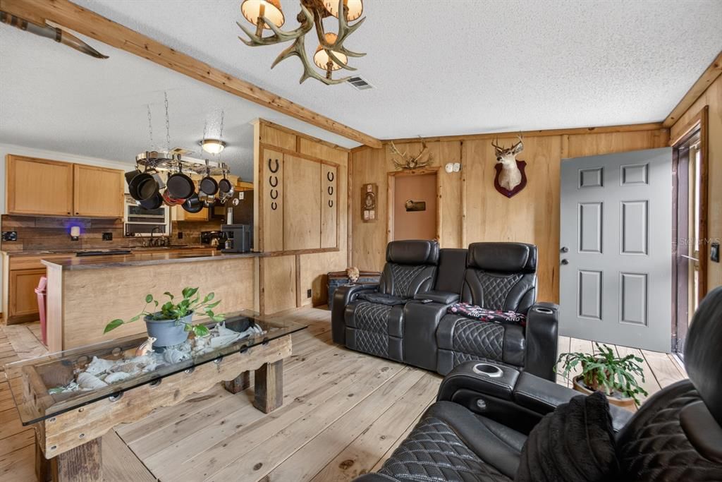 На продажу: $275,000 (4 спален, 2 ванн, 1440 Квадратных фут)