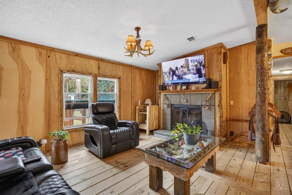 На продажу: $275,000 (4 спален, 2 ванн, 1440 Квадратных фут)